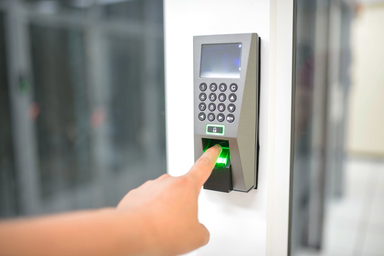 Høj datasikkerhed i forsvarsindustrien: Cyber security og biometrisk login som fremtidens standard